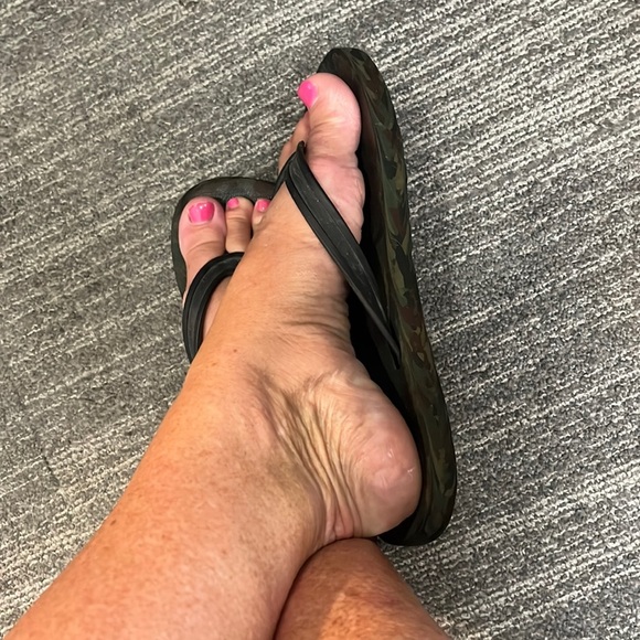 Volcom Camouflage green / black flip flops size 8 - Picture 2 of 14